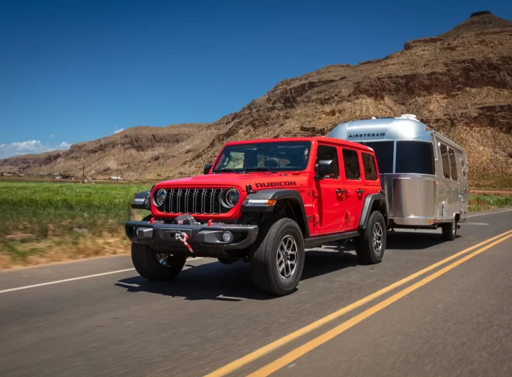 Jeep Gladiator vs. Jeep Wrangler: Compare Trucks